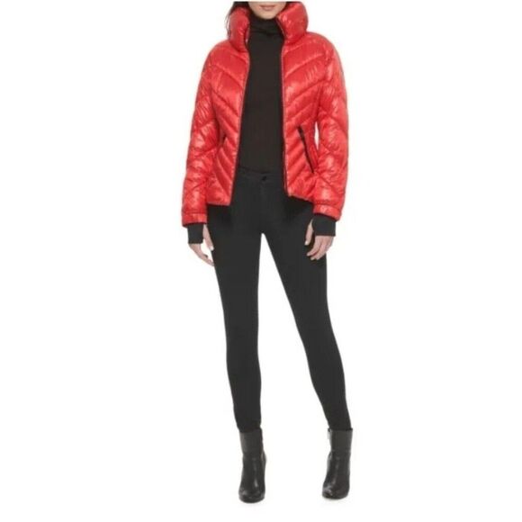 GUESS Women's Quilted Red Chevron Packable Zip Puffer Jacket Coat 22QMP180, Sz M - Picture 1 of 11